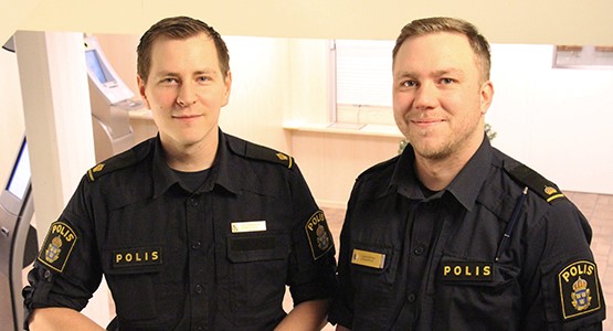 Bild på Adam Nyström och Pär Danielsson från polisen. 
