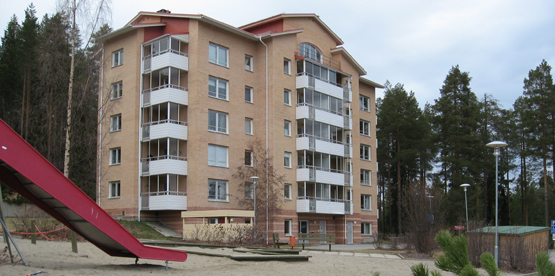 Bild på ett flerbostadshus med flera våningar