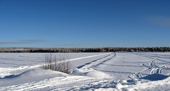 Vintervägen över älven i centrala Lycksele. 