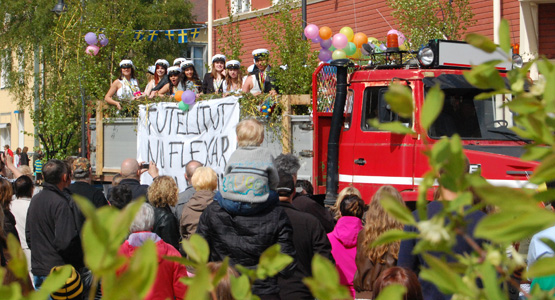 Bild när studenter åker på flak runt centrum. Foto Nina Lindberg