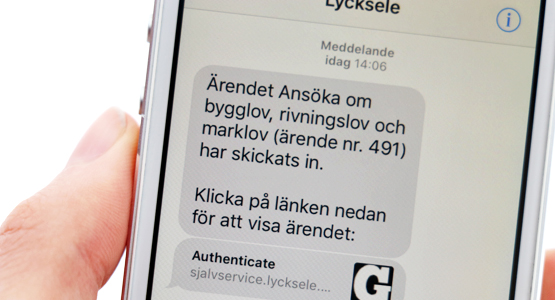 Bild på mobiltelefon där en notis syns