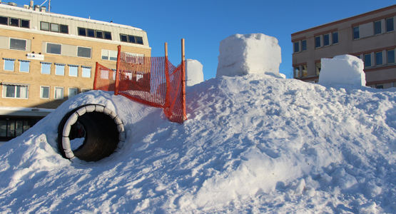 Bild på torgets snöborg i februari 2019