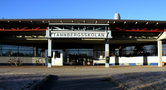 Bild på Tannbergsskolans huvudentré