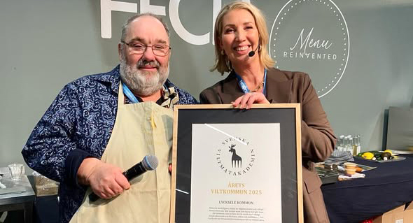 Klas Dudenhöfer tar emot priset